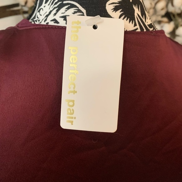 OLIVACEOUS women's tank sleeveless blouse medium maroon NWT - Picture 8 of 10